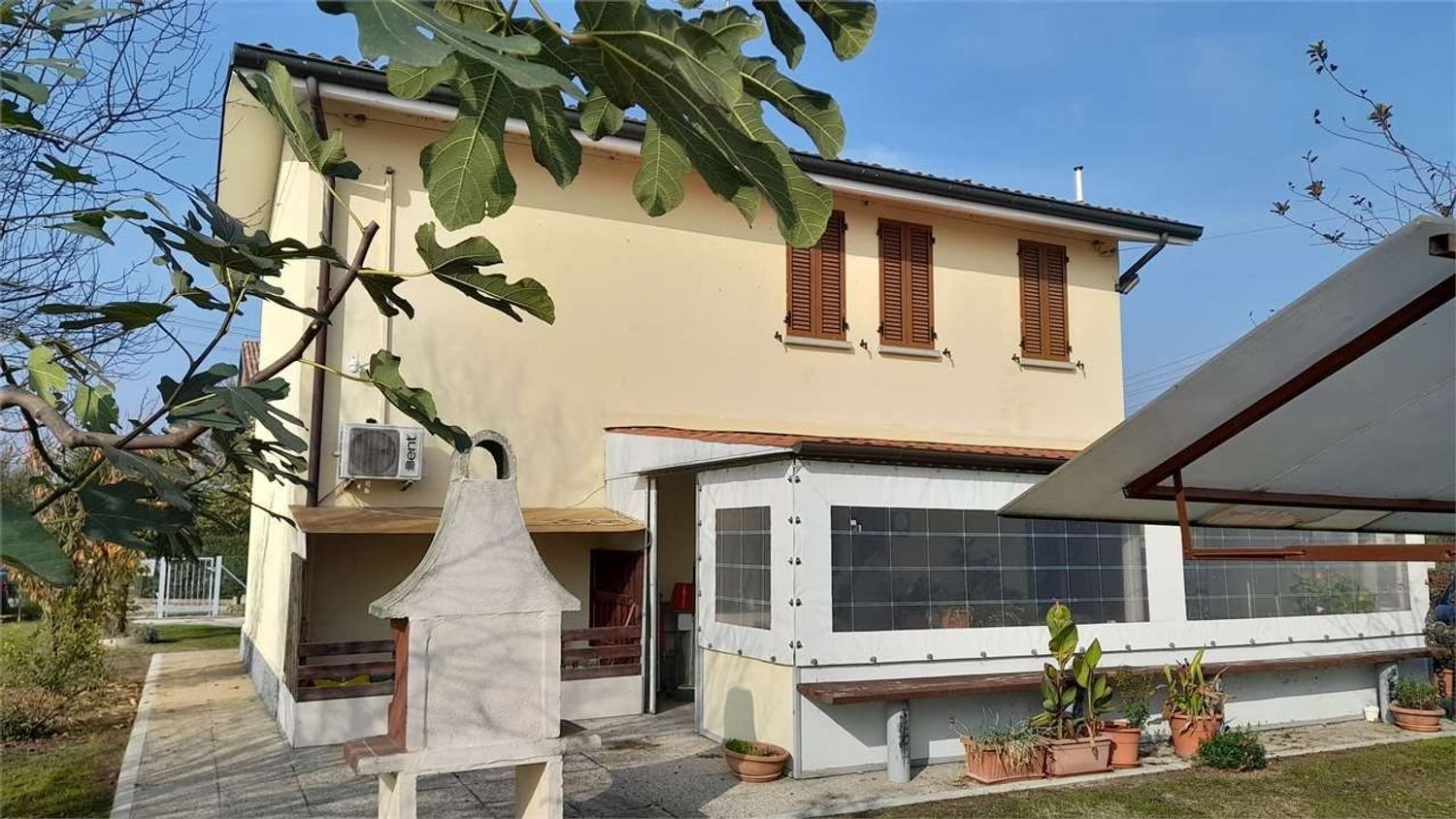 Villa de 5 habitaciónes en Modena, Italy No. 74909