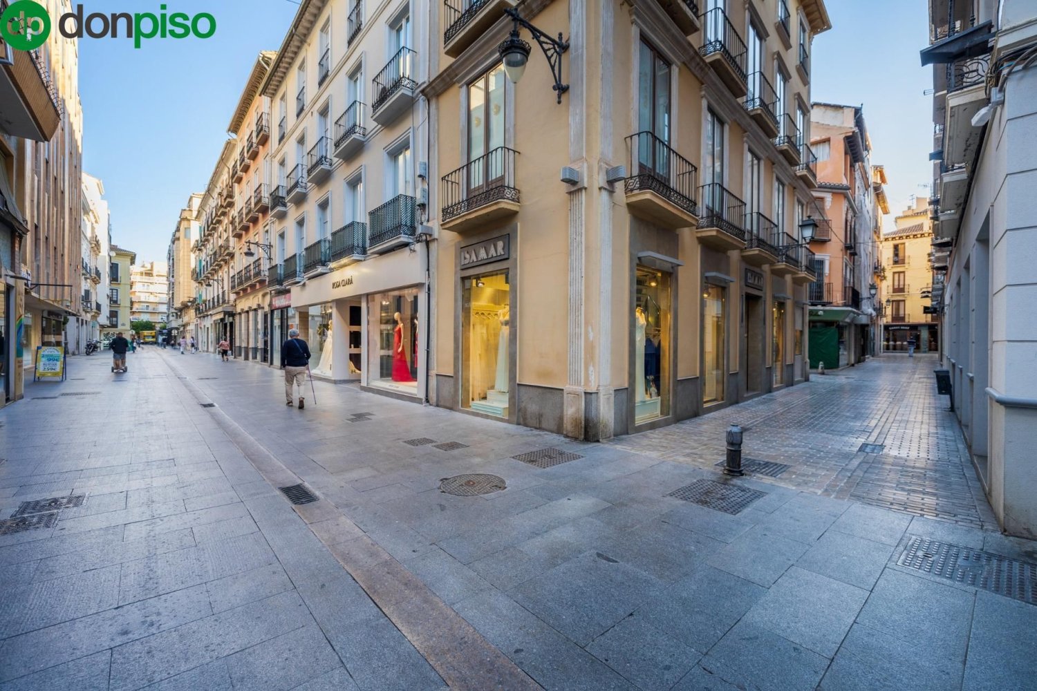 275m² Building in Granada, Spain No. 202263