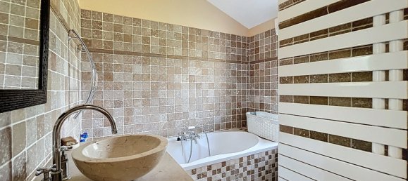 5 bedrooms Villa in Ruoms, France No. 346959 6