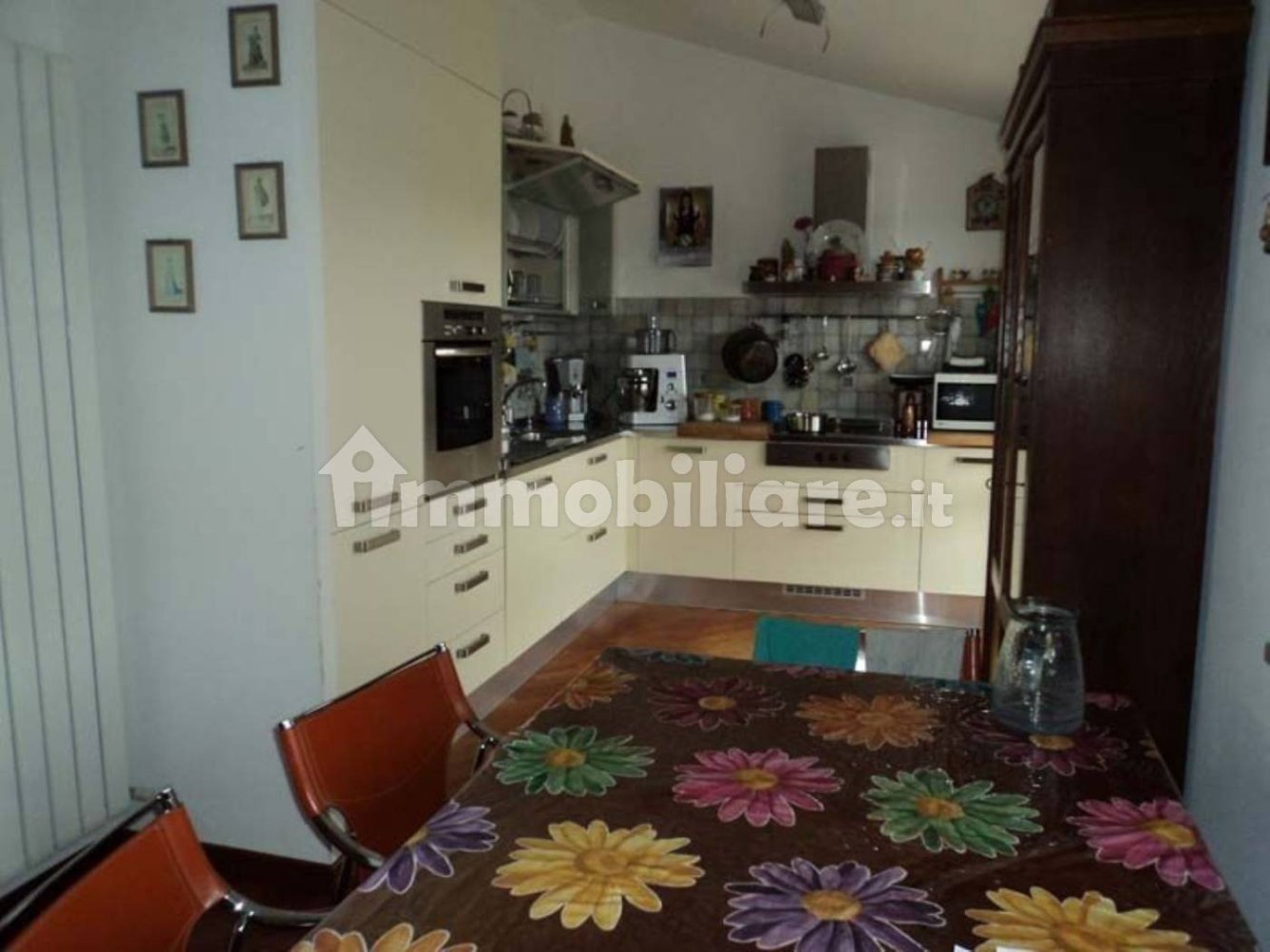 5غرفة شقة في Urbino, Italy رقم 131477