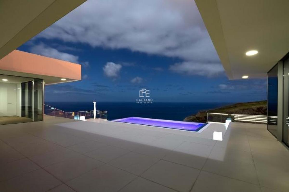 4 bedrooms Villa in Calheta, Portugal No. 317