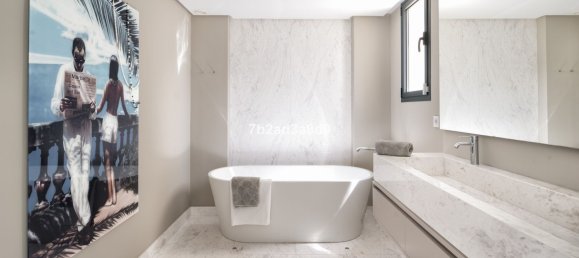 5 bedrooms Villa in Marbella, Spain No. 145519 24