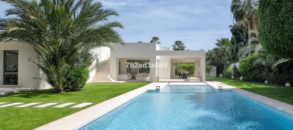 5 bedrooms Villa in Marbella, Spain No. 145519 3