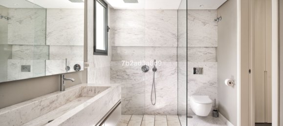 5 bedrooms Villa in Marbella, Spain No. 145519 36