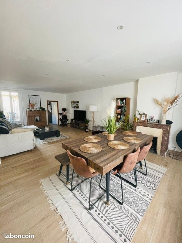 Casa de 4 dormitorios en Orleans, France No. 322173