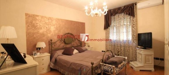 4 bedrooms House in Capannori, Italy No. 10910 12