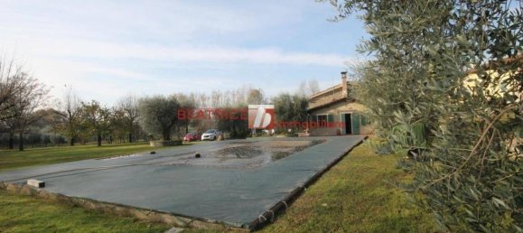 4 bedrooms House in Capannori, Italy No. 10910 2