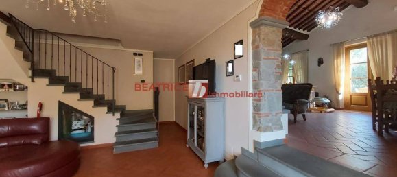 4 bedrooms House in Capannori, Italy No. 10910 6