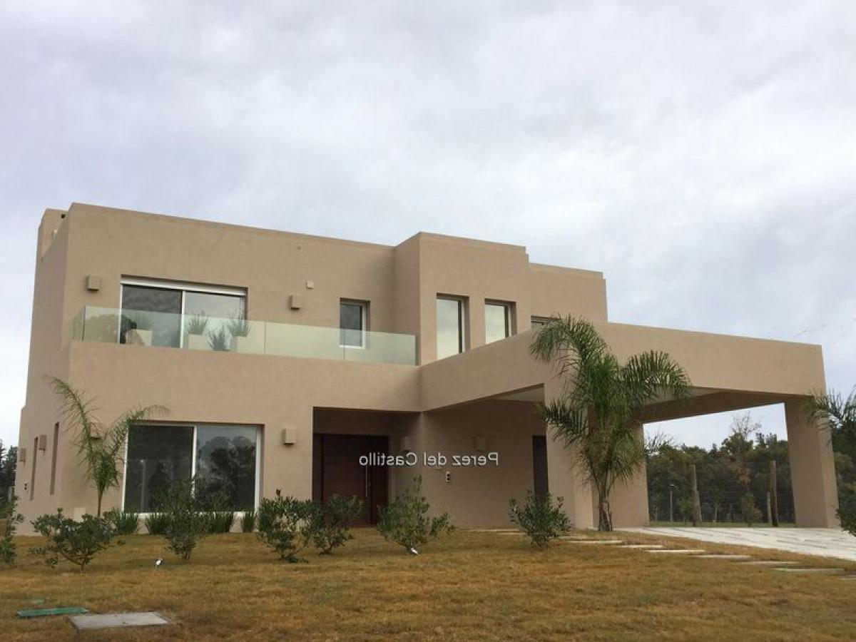 Дом с 4 спальнями в Монтевидео, Уругвай № 7621