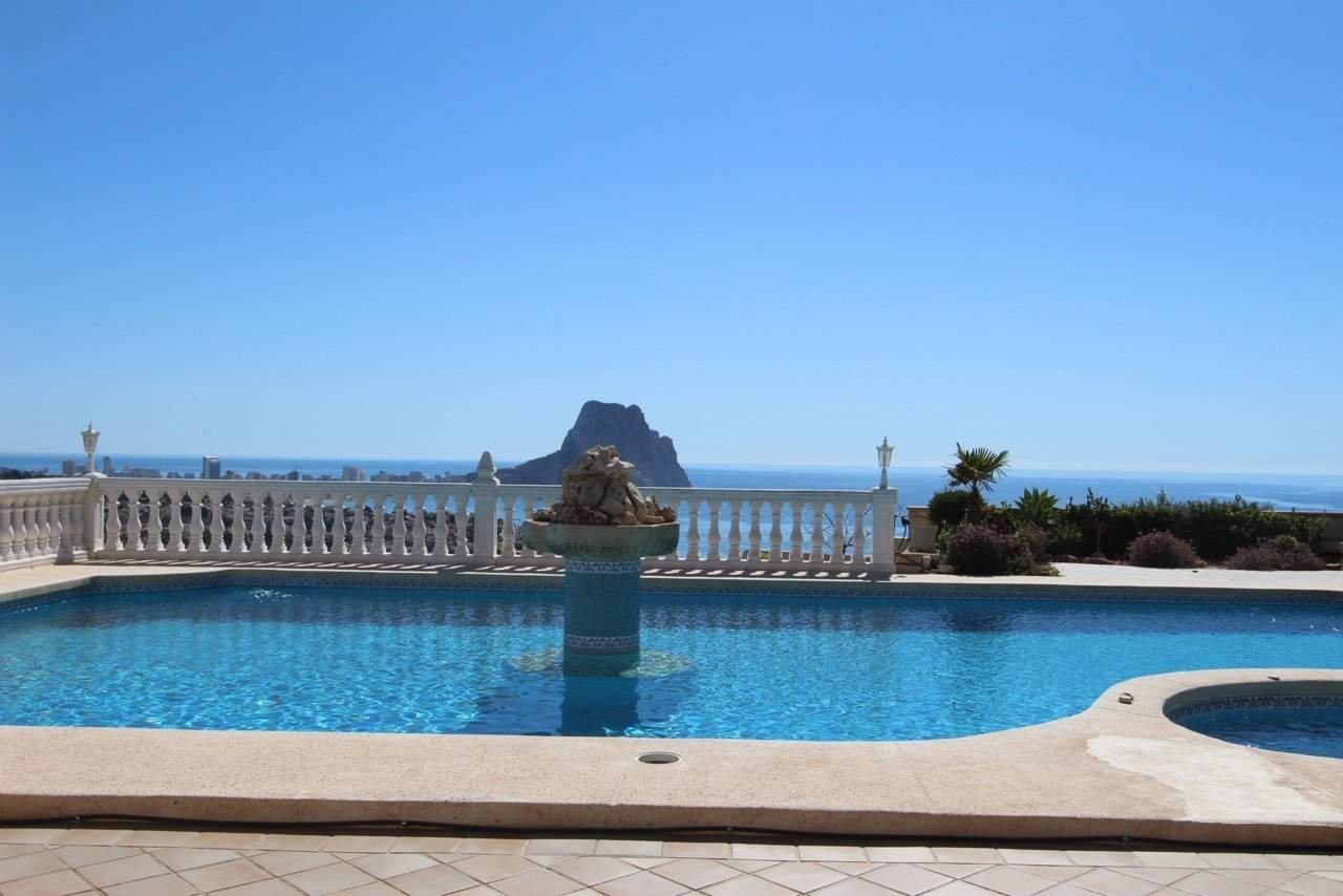 6 bedrooms Villa in Calpe, Spain No. 286793