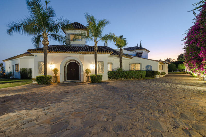 6 Schlafzimmer Villa in Estepona, Spain, Nr. 40210