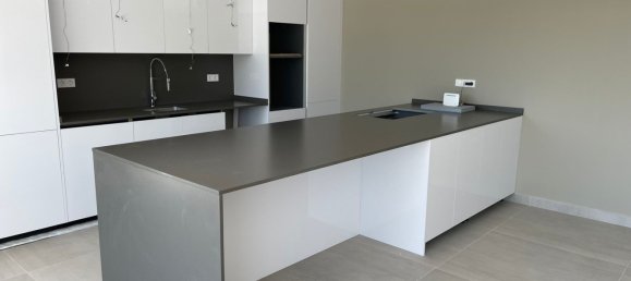 3 bedrooms Penthouse in Estepona, Spain No. 4590 11