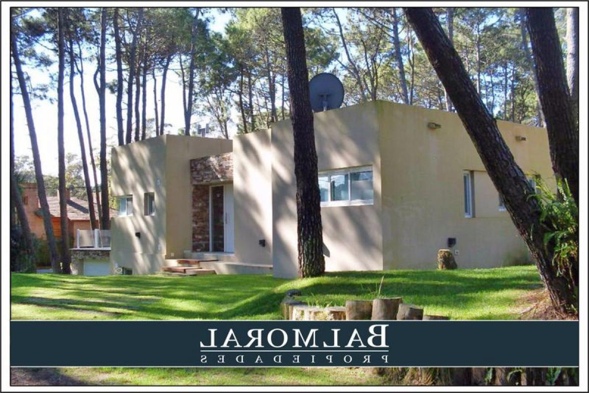 Дом с 4 спальнями в Мар-дель-Плата, Аргентина № 102337