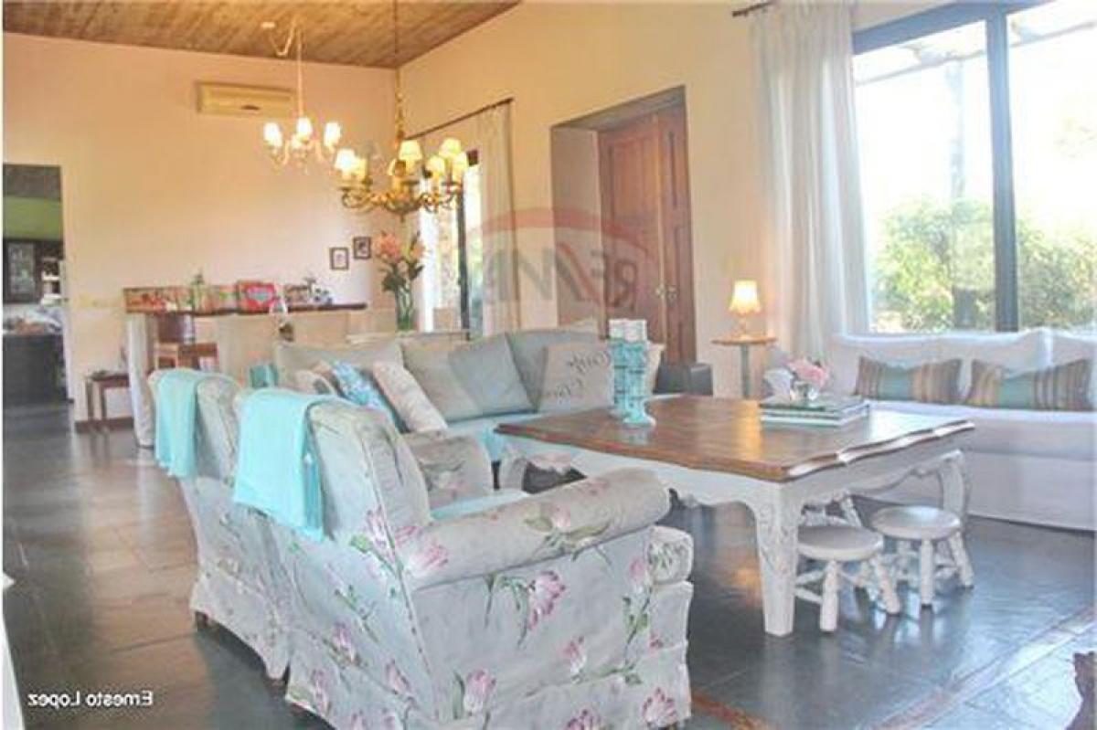 4 bedrooms House in Punta del Este, Uruguay No. 2267