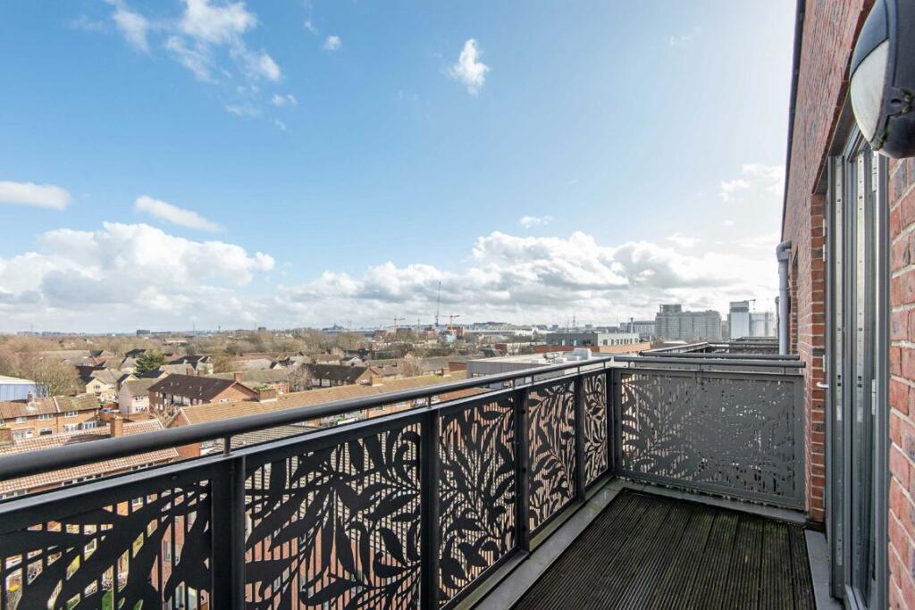 1 bedroom Apartment in Canary Wharf, United Kingdom No. 5660