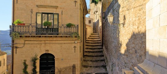 5 rooms House in Gangi, Italy No. 126719 11