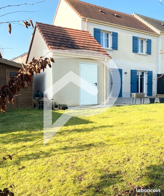 Casa de 3 dormitorios en Dammartin-en-Goele, France No. 137547