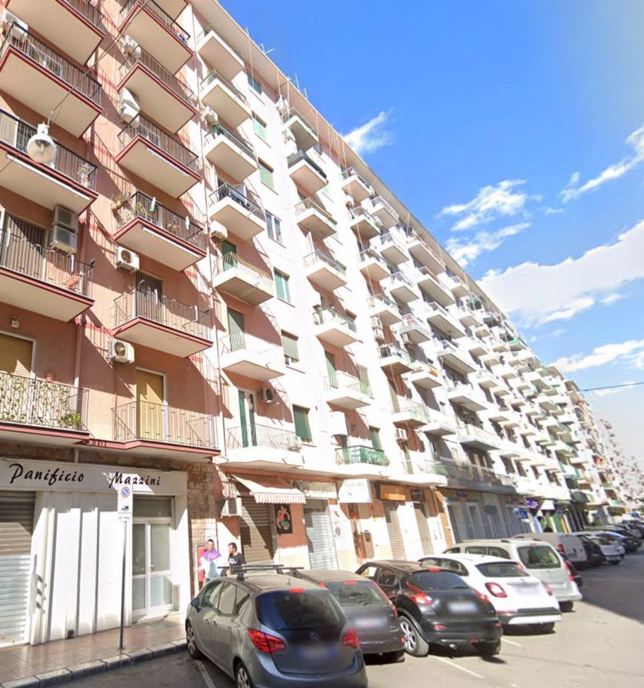 Квартира с 2 комнатами в Таранто, Италия № 274301