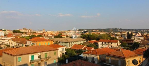 3 bedrooms Penthouse in Pescara, Italy No. 358405 9