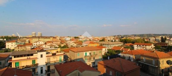 3 bedrooms Penthouse in Pescara, Italy No. 358405 15
