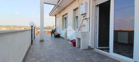 3 bedrooms Penthouse in Pescara, Italy No. 358405 7