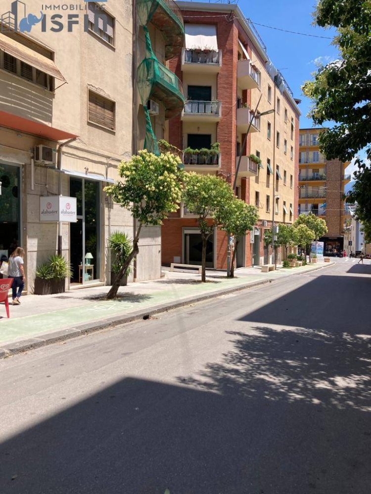 3-salle Propriété commerciale à Cosenza, Italy No. 178179