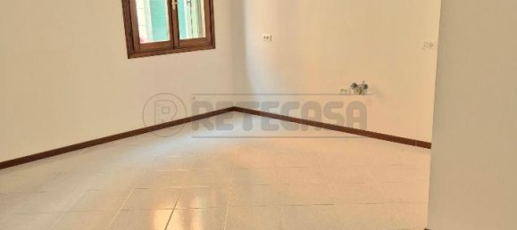 2-salle Appartement à Vicenza, Italy No. 156499 3