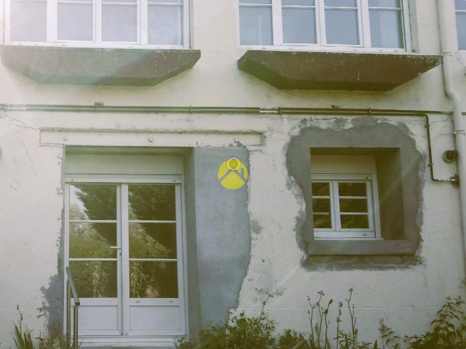 Dúplex de 2 dormitorios en Saint-Amand-Montrond, France No. 152114