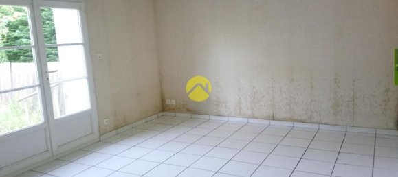 Dúplex de 2 dormitorios en Saint-Amand-Montrond, France No. 152114 4