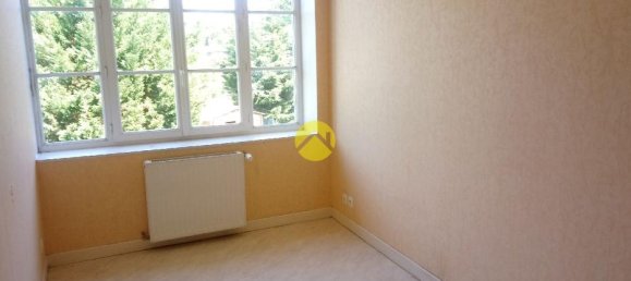 Dúplex de 2 dormitorios en Saint-Amand-Montrond, France No. 152114 7