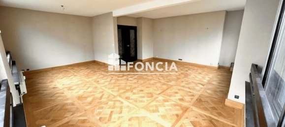 2 bedrooms Apartment in Valenciennes, France No. 66032 3