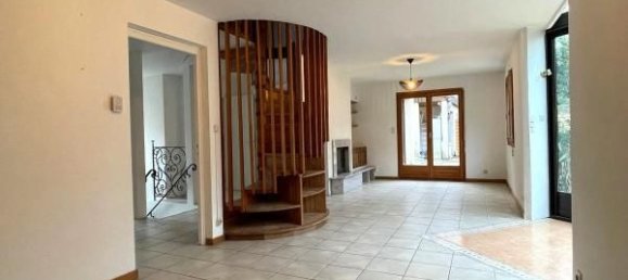 7 bedrooms House in Besancon, France No. 270593 2