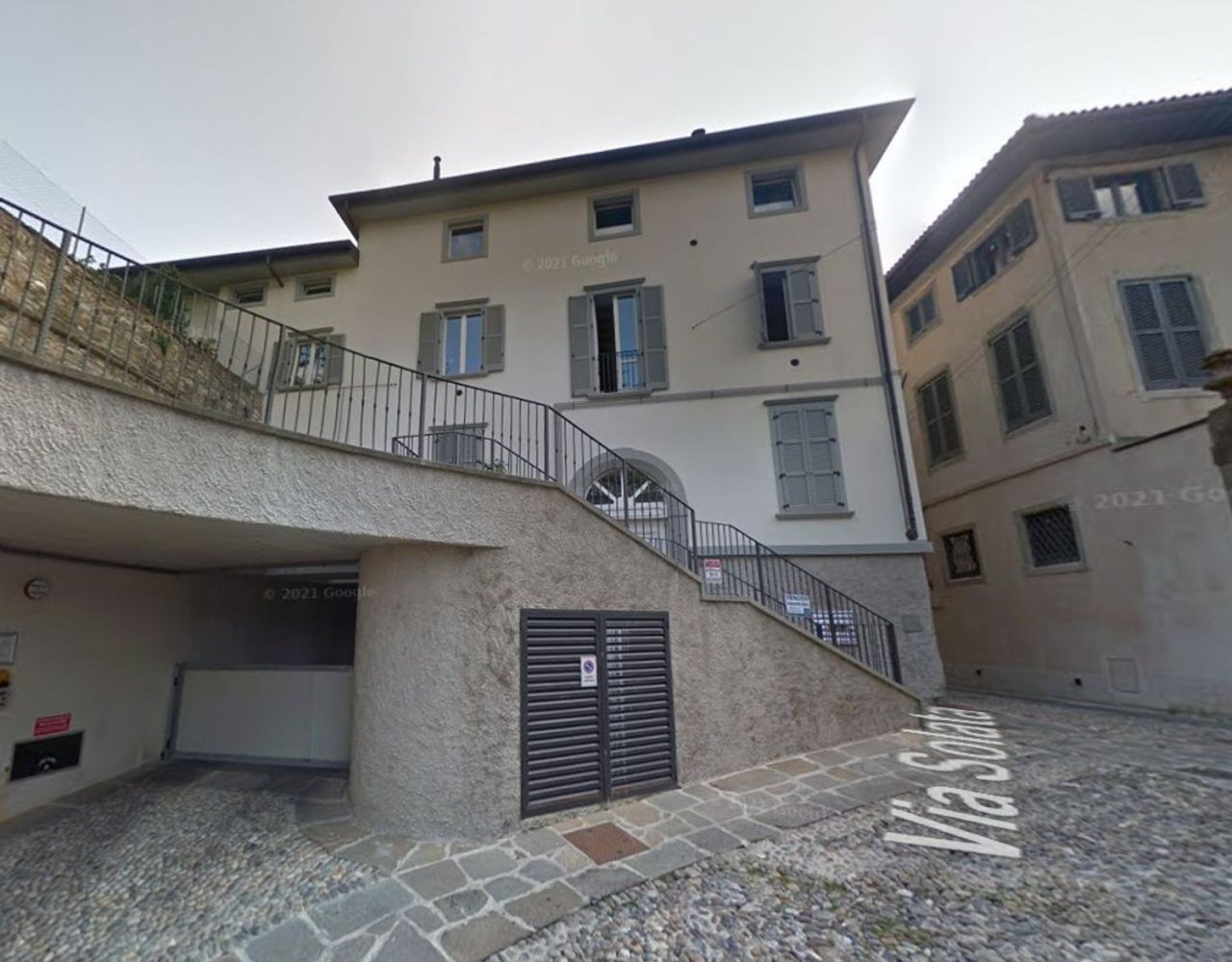 3 rooms Apartment in Bergamo, Italy No. 257677