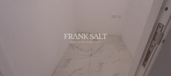  Office in Victoria, Malta No. 11984 37