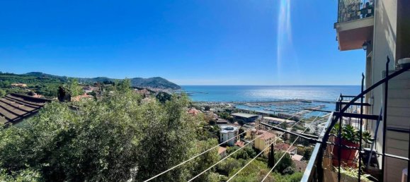 3 rooms Apartment in Imperia, Italy No. 36430 9