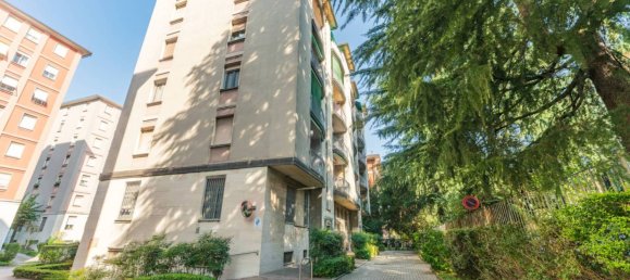 2 bedrooms Apartment in Milan, Italy No. 352164 24