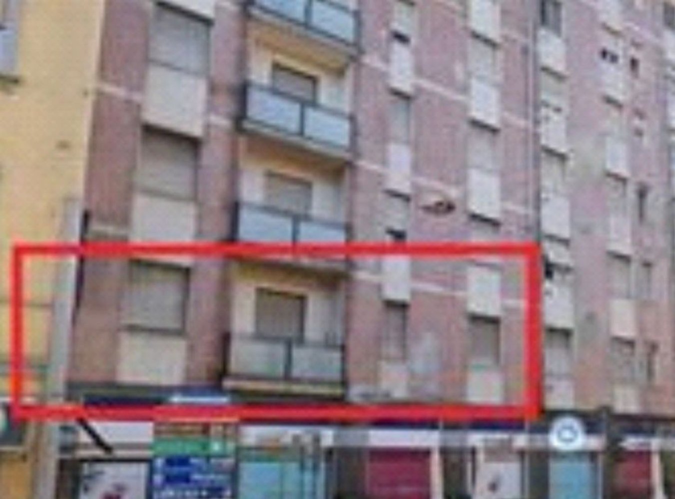 Квартира с 2 комнатами в Саронно, Италия № 201227