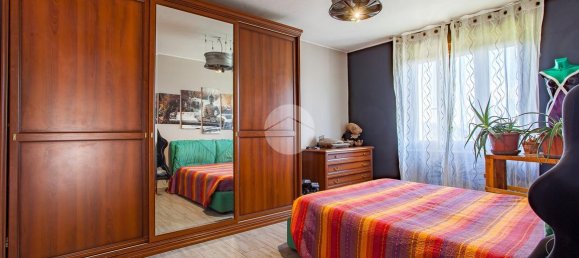 Квартира с 4 комнатами в Валь делла Торре, Италия № 42002 22