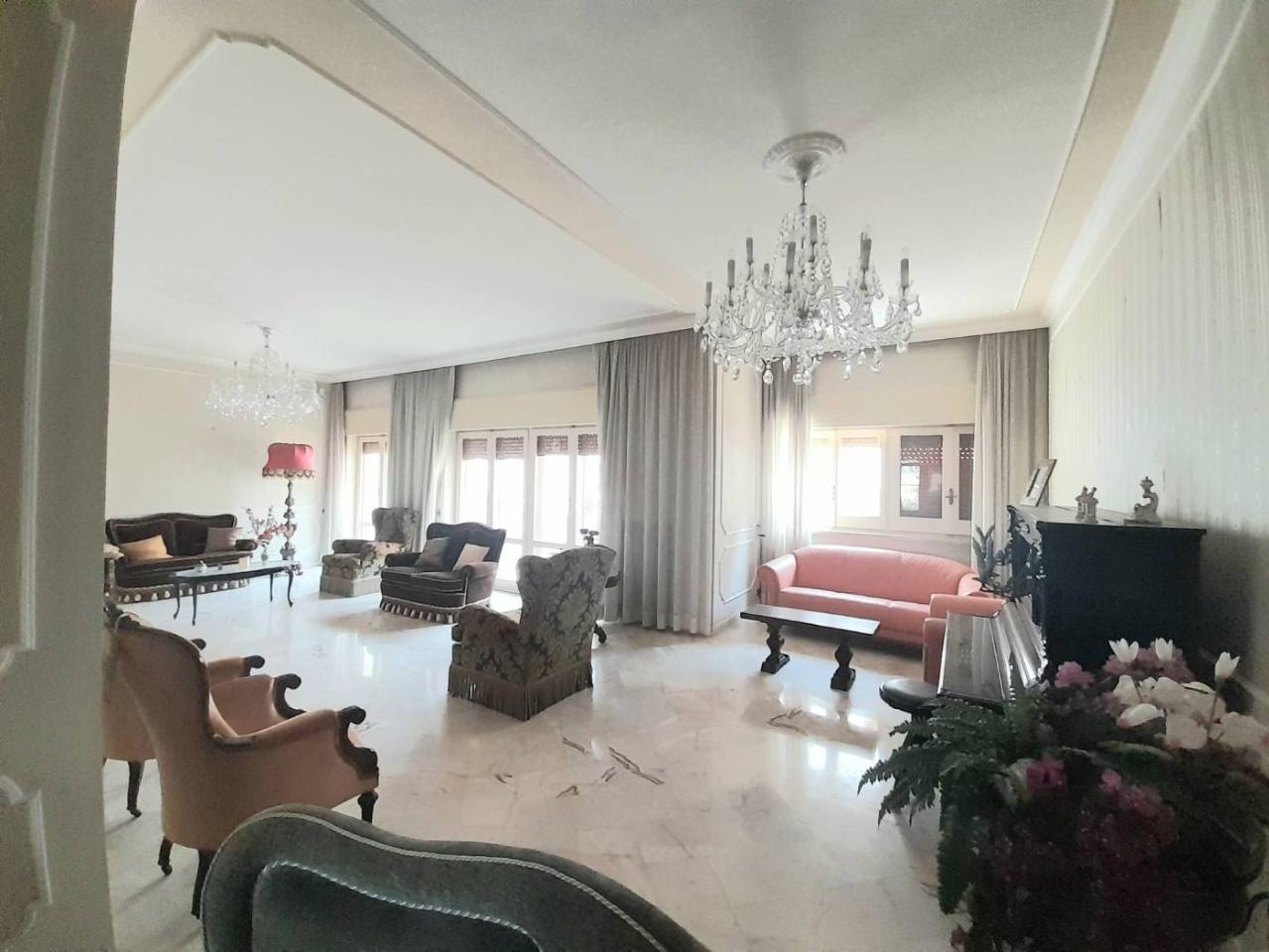 15 rooms House in Lecce, Italy No. 74715