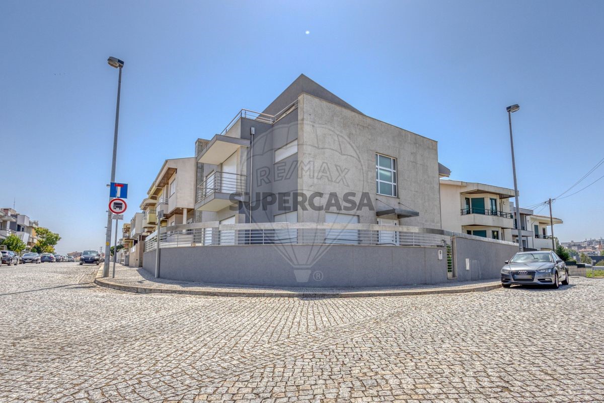 4 غرف نوم منزل في Maia, Portugal رقم 282643