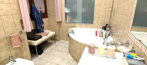 6-salle Appartement à Naples, Italy No. 104121 32