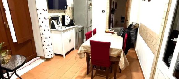 6-salle Appartement à Naples, Italy No. 104121 2