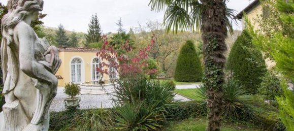 20 rooms Villa in Barga, Italy No. 211058 3