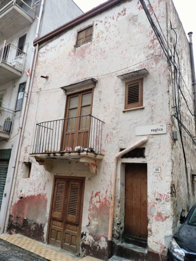 Дом с 3 спальнями в Бельмонте Медзаньо, Италия № 83219