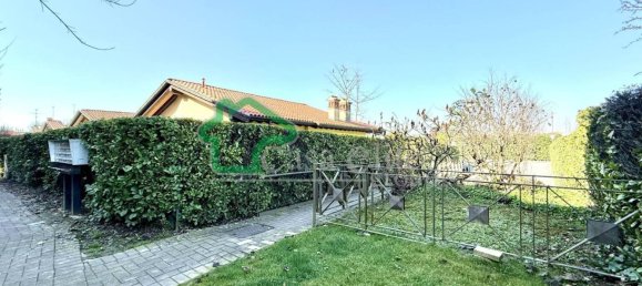 2 bedrooms Apartment in Crema, Italy No. 207547 4
