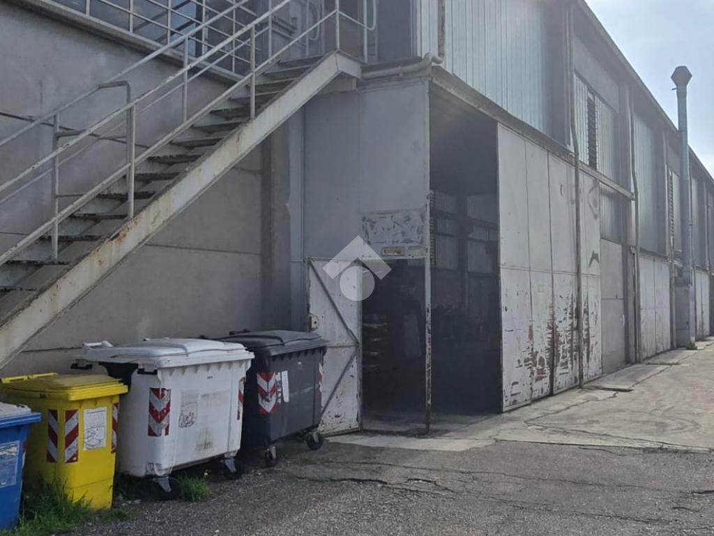 390m² Warehouse in Settimo Torinese, Italy No. 293764