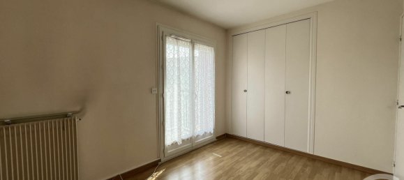 2 chambres Appartement à Maurepas, France No. 324614 9
