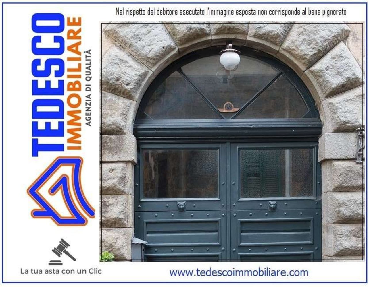 245m² Commercial property in Pontecagnano Faiano, Italy No. 391161