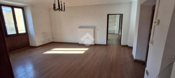 3 rooms Apartment in Varallo Pombia, Italy No. 285313 7