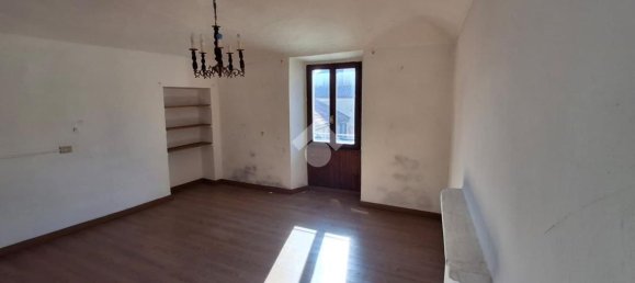 3 rooms Apartment in Varallo Pombia, Italy No. 285313 10